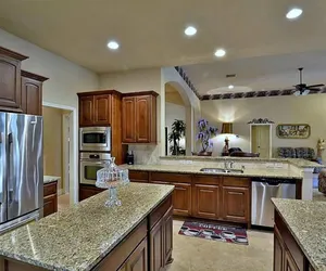 Photo 2 - 546) Massive 4 bedroom in great neighborhood!