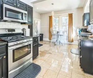 Photo 3 - 111) Downtown Norfolk | Plenty of Parking | 7 beds