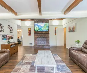 Photo 2 - 5 bedrooms | Safe neighborhood | 6 Flags