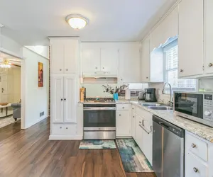 Photo 3 - 5 bedrooms | Safe neighborhood | 6 Flags