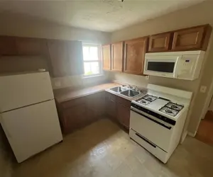 Photo 3 - St. Louis home centrally located!