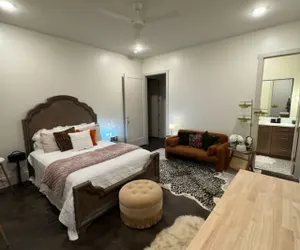 Photo 2 - Cozy 2 bed, 2 bath retreat close to Zion.