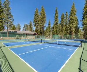 Photo 2 - Northstar Village Projector Condo 5+ Beds 2 Full Bathrooms Walk to Lifts