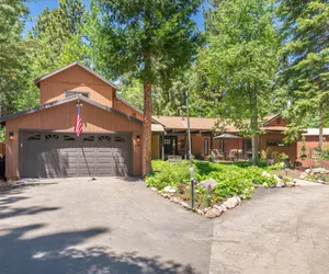 Photo 3 - Spacious 4BDR w 2 Living Rooms Walk to Private Beach for HOA