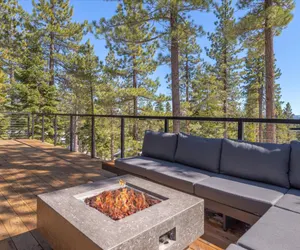 Photo 4 - Pet-Friendly Eco-Friendly Truckee Container House w Hot-Tub