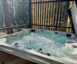 Photo 2 - Pet-Friendly Eco-Friendly Truckee Container House w Hot-Tub