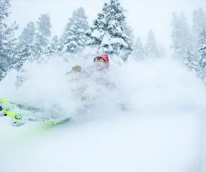 Photo 5 - Spacious 5 BDR Lakeview Hot-Tub A+ Amenities Close to Slopes Town