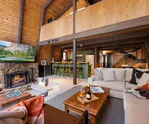 Photo 4 - Updated Lakeview Cabin for 8