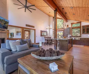 Photo 4 - VIP Spacious and Luxurious Home in Truckee in Excellent Locaton