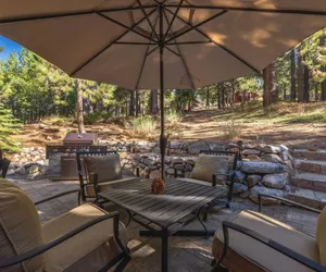 Photo 2 - VIP Spacious and Luxurious Home in Truckee in Excellent Locaton