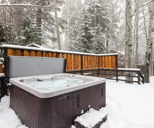 Photo 2 - Cozy Cabin Hot-Tub Close to Ski