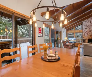 Photo 5 - Cozy Cabin Hot-Tub Close to Ski