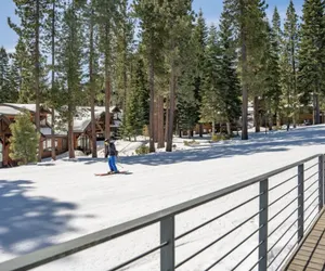 Photo 2 - Ski-In/Ski-Out Luxury w/ Hot Tub