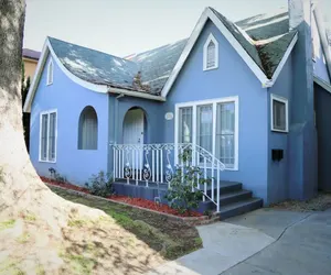 Photo 2 - UPDATED 2BR *HOUSE* in GLENDALE with PRIVATE FENCED YARD & PARKING (p2)