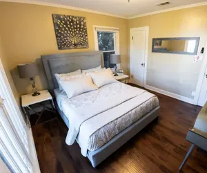 Photo 5 - Quaint Updated 2-Bedroom House in Glendale (p2)