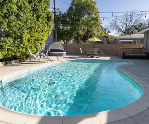 Photo 2 - POOL!: 4BR HOME w/ *SWIMMING POOL* and LARGE FENCED PATIO/YARD (p17)