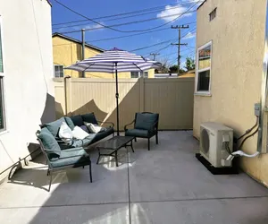 Photo 2 - UPDATED 1-BEDROOM *HOUSE* IN GLENDALE with PRIVATE PATIO & PARKING (p5)