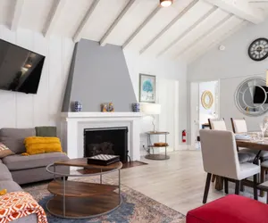 Photo 2 - Remodeled 4BR Home in NoHo w/ Patio & Parking p13