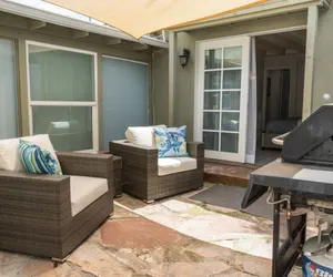 Photo 4 - Remodeled 4BR Home in NoHo w/ Patio & Parking p13