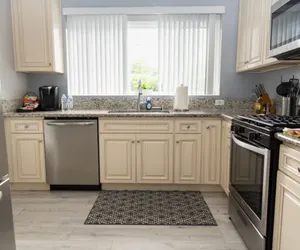 Photo 5 - Remodeled 4BR Home in NoHo w/ Patio & Parking p13