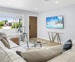 Photo 5 - UPSCALE & UPGRADED BEAUTIFUL SPACIOUS 3BR *HOUSE* in ENCINO, FULLY RENOVATED with GARAGE & VERY LARGE FENCED YARD/PATIO AT END OF CUL-DE-SAC p84