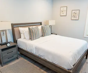 Photo 4 - UPSCALE & UPGRADED BEAUTIFUL SPACIOUS 3BR HOUSE in ENCINO, FULLY RENOVATED with GARAGE & HUGE FENCED YARD/PATIO AT END OF CUL-DE-SAC p84