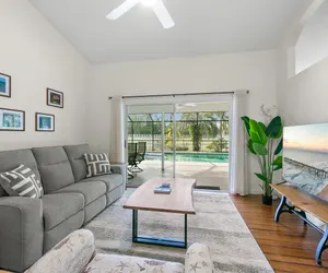 Photo 4 - Poolside Palms