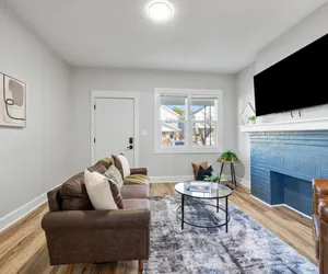 Photo 2 - Cityscape Retreat: Big Backyard