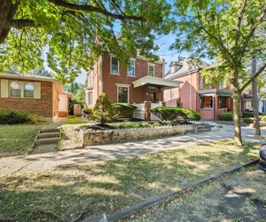 Photo 3 - German Village Heritage House, 5 Beds + Hot Tub!