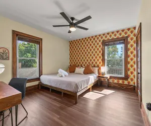 Photo 5 - German Village Heritage House, 5 Beds + Hot Tub!