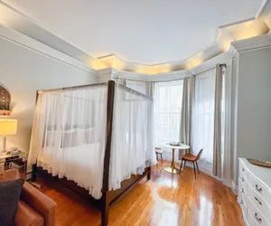 Photo 5 - Oversized Furnished Brownstone Studio in Back Bay