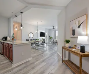 Photo 5 - IS2-310 - New Listing - Near All Major Attractions
