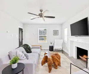 Photo 3 - S&N Lux Home w/ King Bed & Wi-Fi