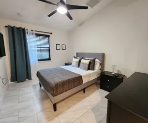 Photo 4 - The Villa Orlando@College Park. Sleeps16.