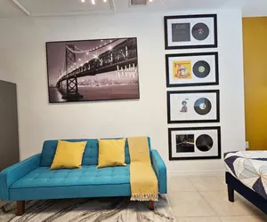 Photo 5 - Central Vibrant Studio Triplex @Mills50