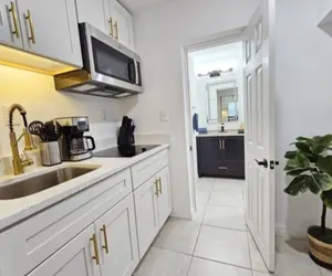 Photo 2 - Central Vibrant Studio Triplex @Mills50