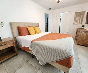 Photo 4 - Charming College pk Duplex @Lake Fairview Sleeps 8