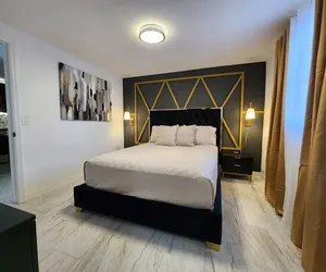 Photo 3 - Mills House @WP. Sleeps 11 Renovated. Queen beds