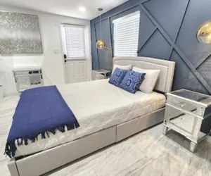 Photo 2 - Mills House @WP. Sleeps 11 Renovated. Queen beds