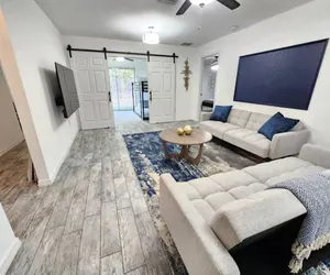 Photo 5 - Modern Estate DT Orlando 15+ beds 2 kitchens 4bath