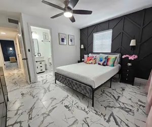 Photo 4 - Stylish Duplex walkTO Lake Eola Orlando.  Sleeps 8