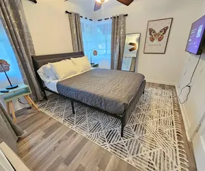 Photo 2 - Foodie Lovers Walkable Mills50 - Sleeps 10