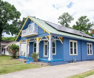 Photo 2 - 2BR House on 7th