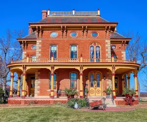 Photo 2 - The Bicycle Suite at Pella Mansion