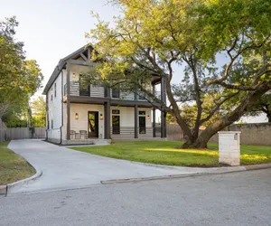 Photo 2 - Stadium View, 4 King Suites, 2 Living Rooms, Walk to A&M and Golf Course