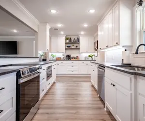 Photo 5 - Helena Haven: Spacious 4BR/3BA, 5 King Beds, Pet-Friendly & Private Yard