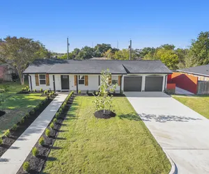 Photo 5 - NEW 3BR/3BA Remodeled Home Walk to Kyle Field