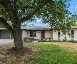 Photo 5 - Southwest Chic 3BR/2BA