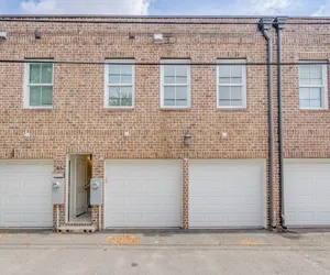 Photo 5 - Carriage House Downtown &Parking