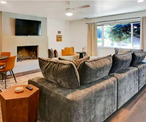 Photo 2 - Cozy Home with Big Yard, Games, Fire Pit, Dogs OK